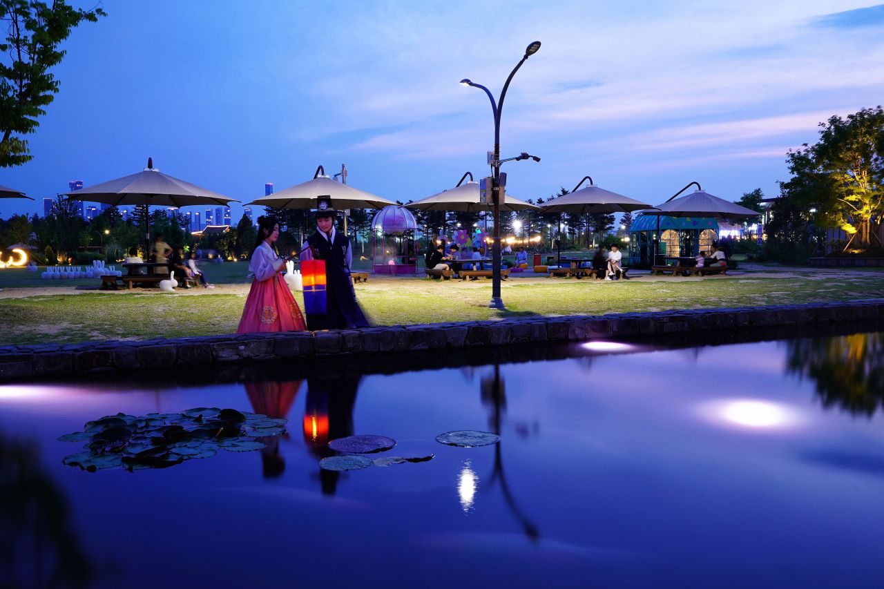 The Harmonious Dance of Tradition and Modernity in Korean Lifestyle