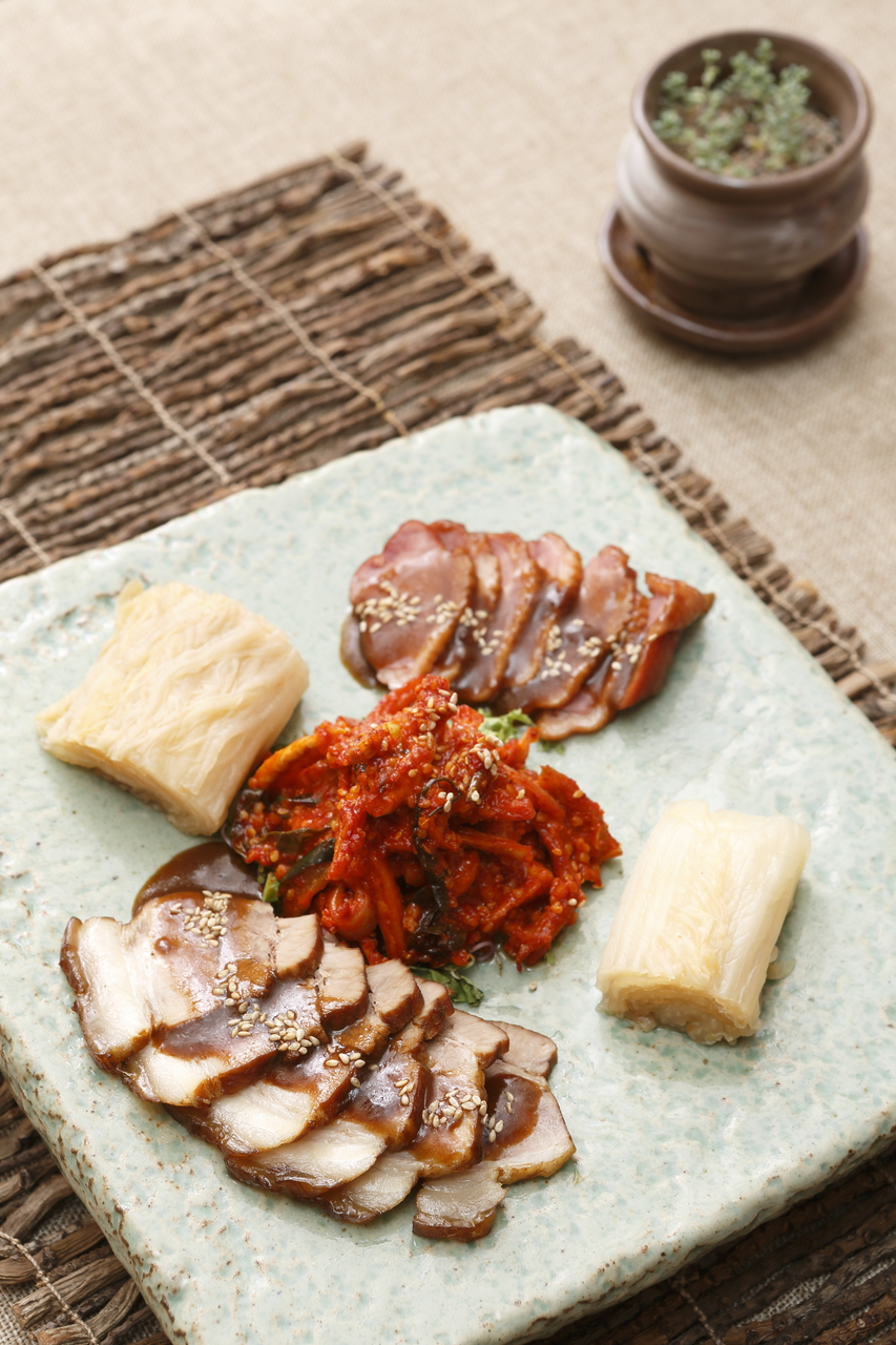 Exploring the Connection Between Korean Meals and Lifestyle
