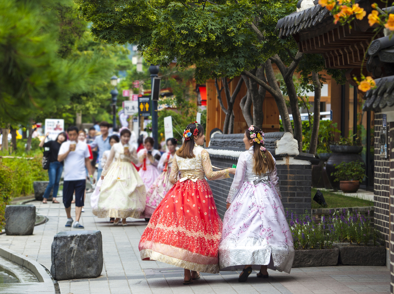 Unveiling Unique Korean Daily Habits That Amaze Visitors